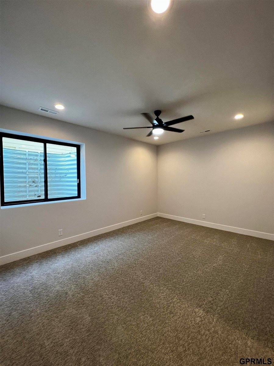 21201 Arbor Court, Elkhorn, NE 68022