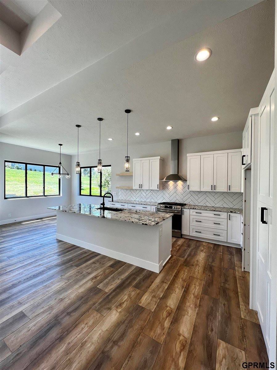 21201 Arbor Court, Elkhorn, NE 68022