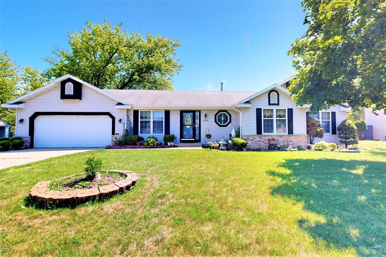 1301 Montclair Pl, Fort Atkinson, WI 53538