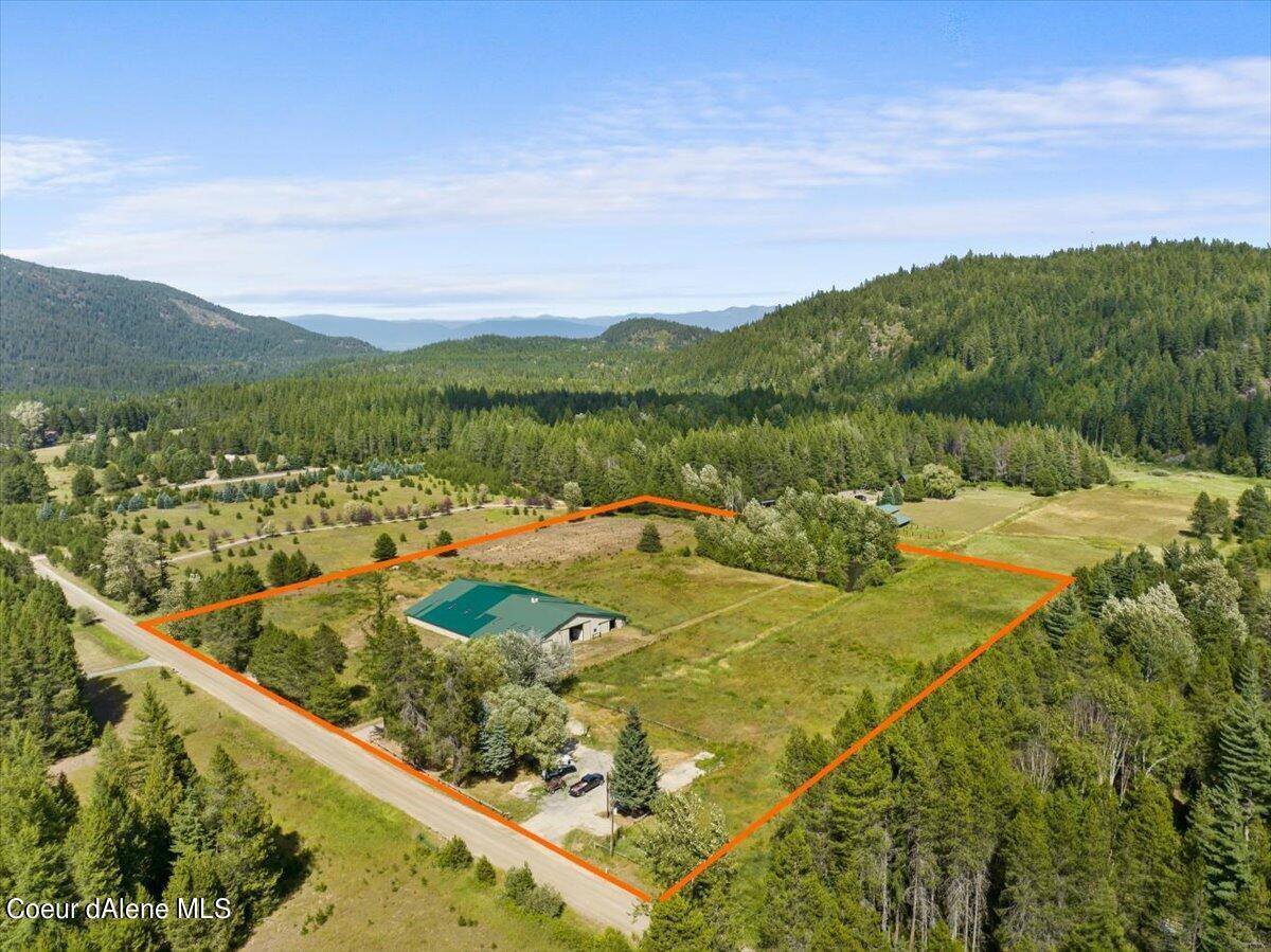 529 Gold Rd, Naples, ID 83847