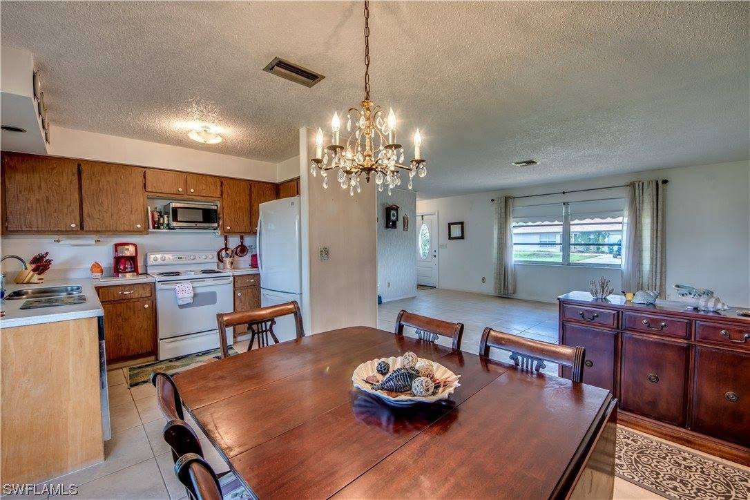 1401 SE 36th Terrace, Cape Coral, FL 33904