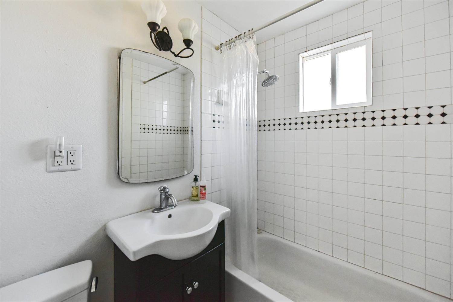 3921 Kings Way, Sacramento, CA 95821