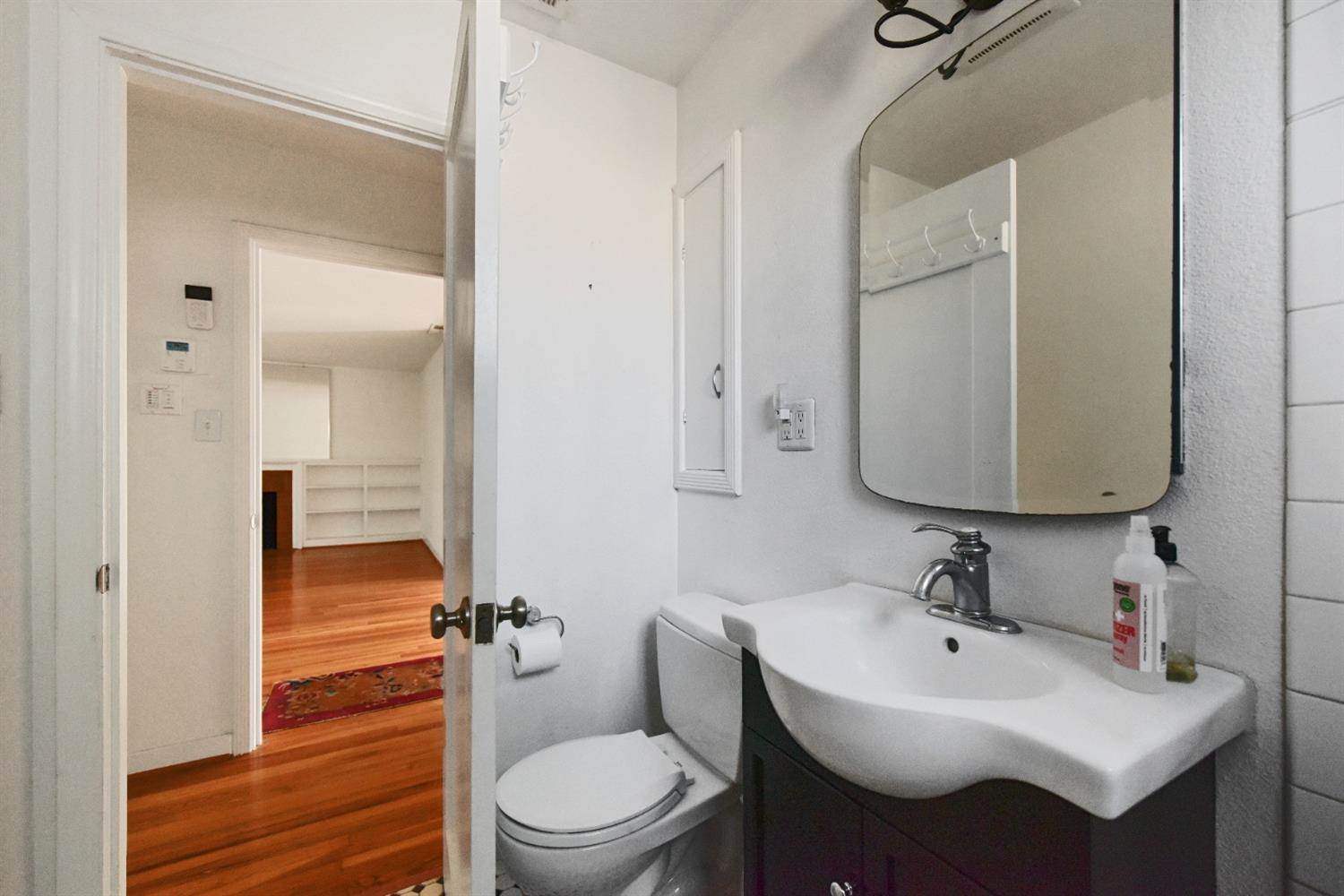 3921 Kings Way, Sacramento, CA 95821