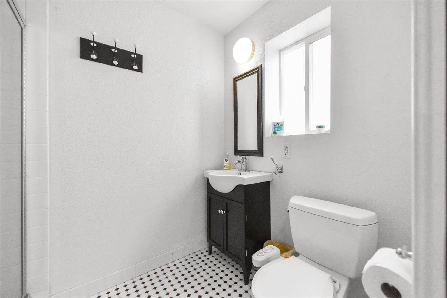 3921 Kings Way, Sacramento, CA 95821