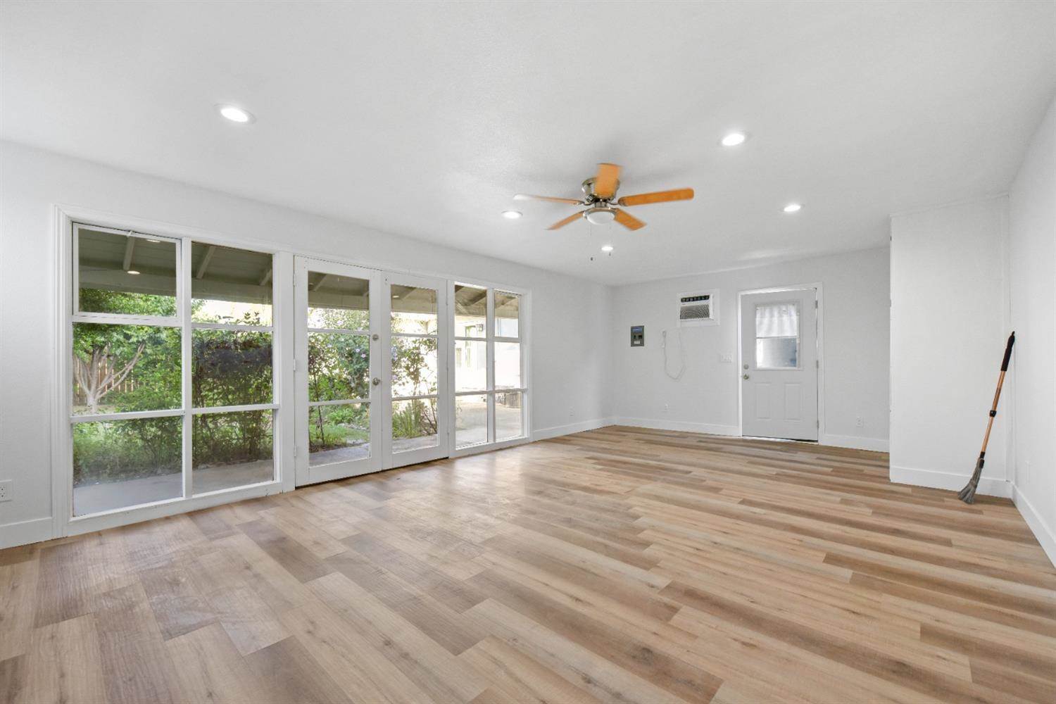 3921 Kings Way, Sacramento, CA 95821