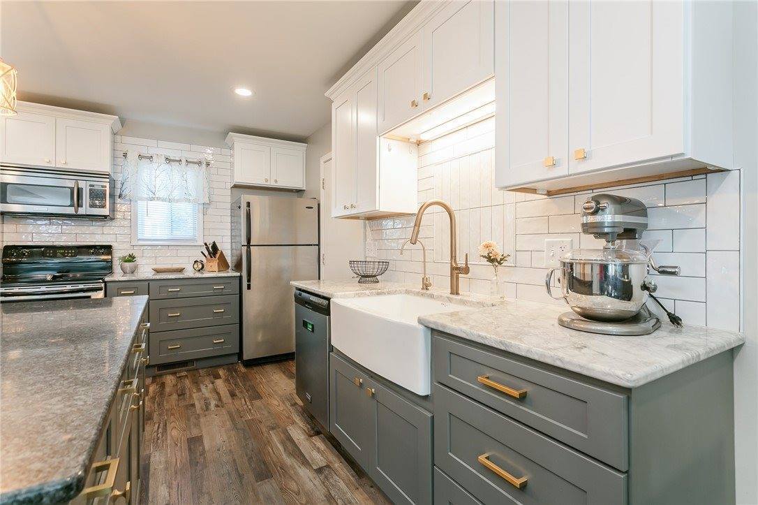 527 Eastbrooke Ln, Brighton, NY 14618