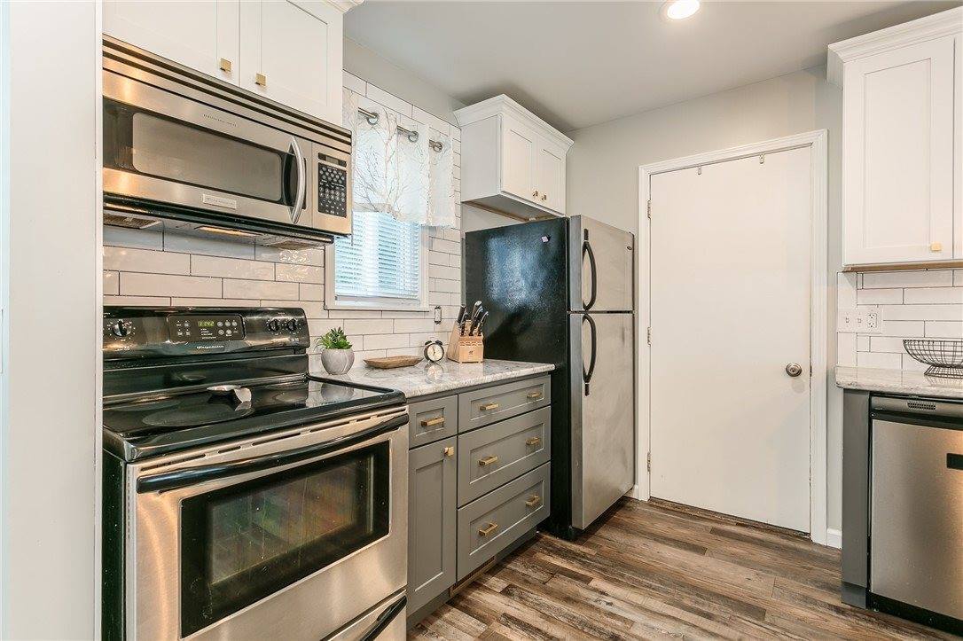 527 Eastbrooke Ln, Brighton, NY 14618