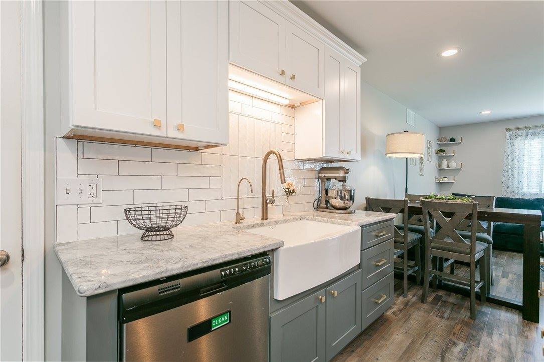 527 Eastbrooke Ln, Brighton, NY 14618