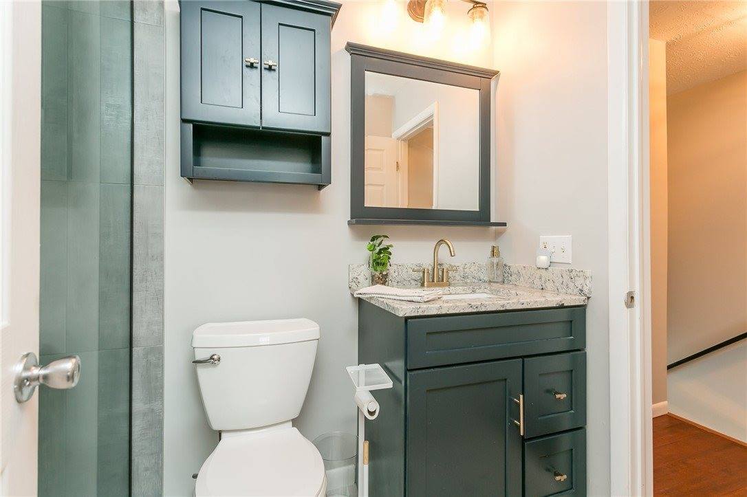 527 Eastbrooke Ln, Brighton, NY 14618