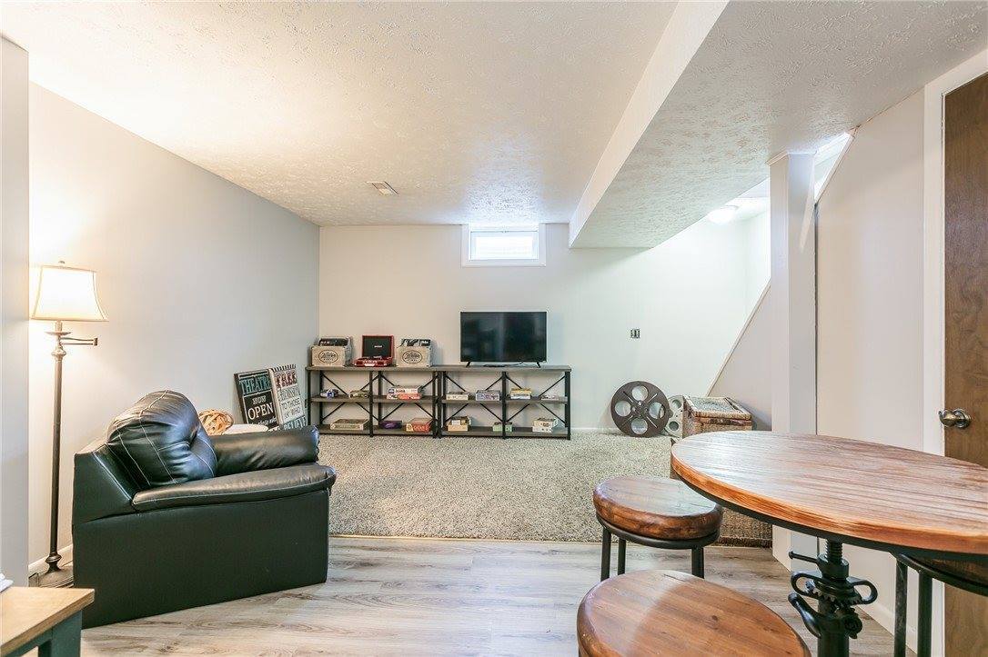 527 Eastbrooke Ln, Brighton, NY 14618