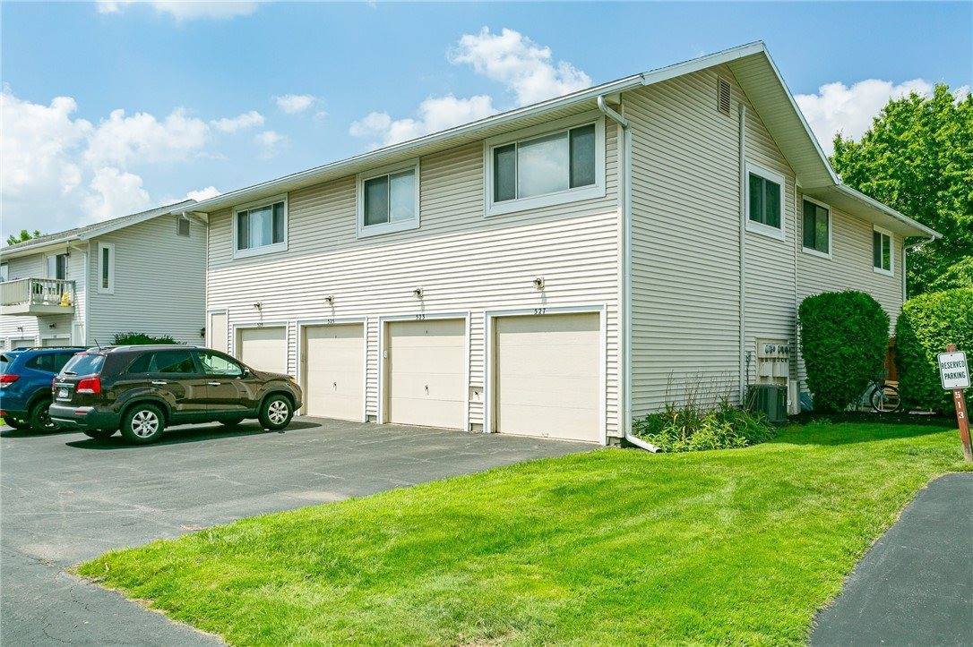 527 Eastbrooke Ln, Brighton, NY 14618