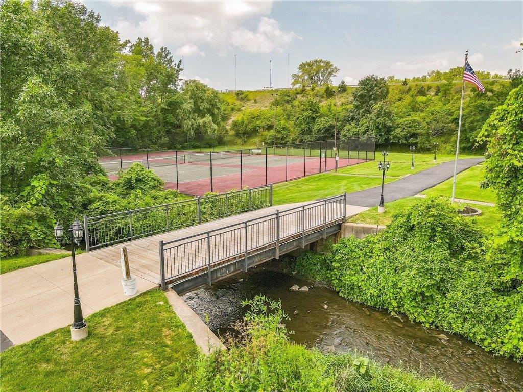 527 Eastbrooke Ln, Brighton, NY 14618