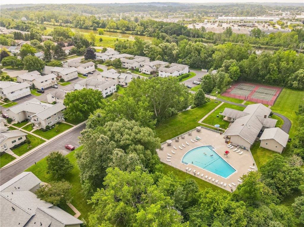 527 Eastbrooke Ln, Brighton, NY 14618