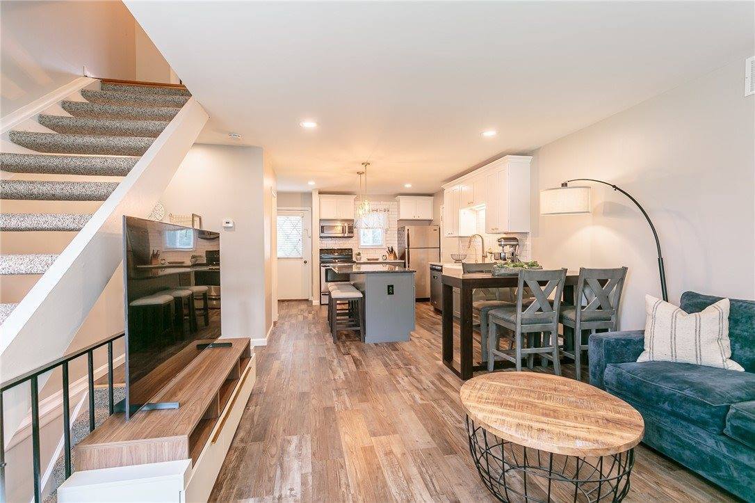 527 Eastbrooke Ln, Brighton, NY 14618