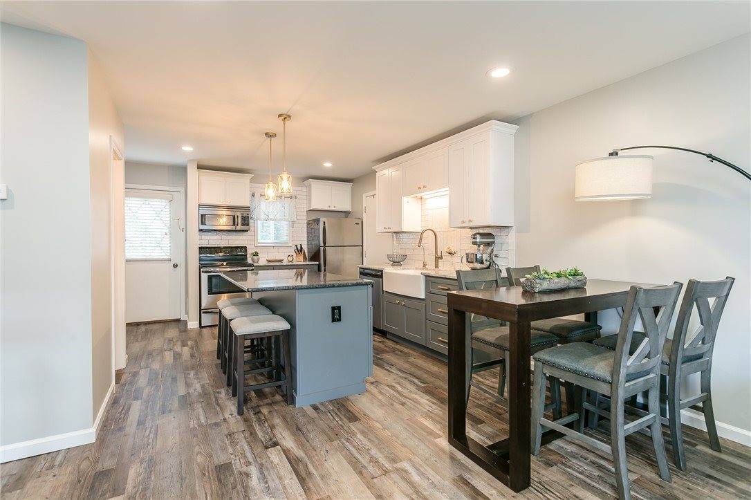 527 Eastbrooke Ln, Brighton, NY 14618