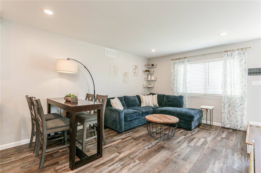 527 Eastbrooke Ln, Brighton, NY 14618