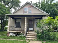 835 SW College Ave, Topeka, KS 66606