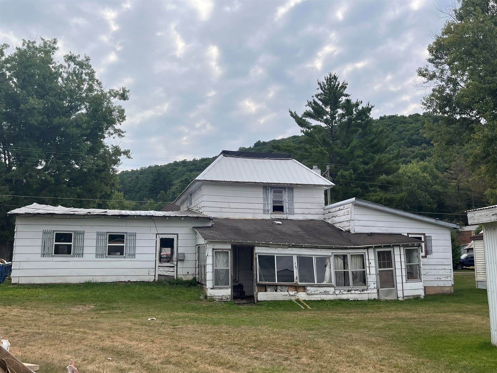 207 North Maiben St, Readstown, WI 54652