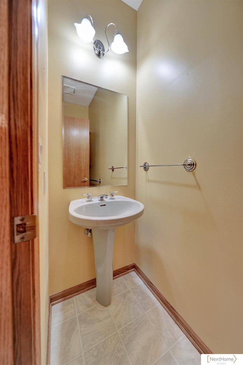 9084 N 14 Street, Lincoln, NE 68531