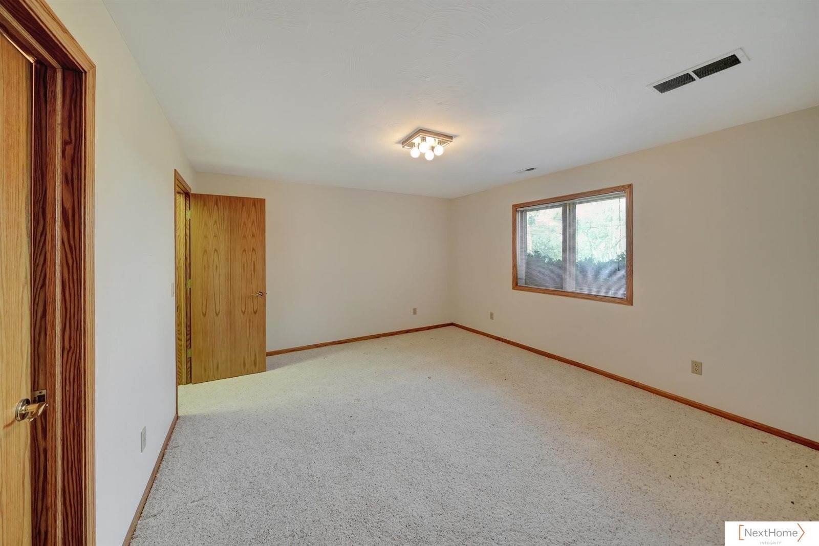 9084 N 14 Street, Lincoln, NE 68531