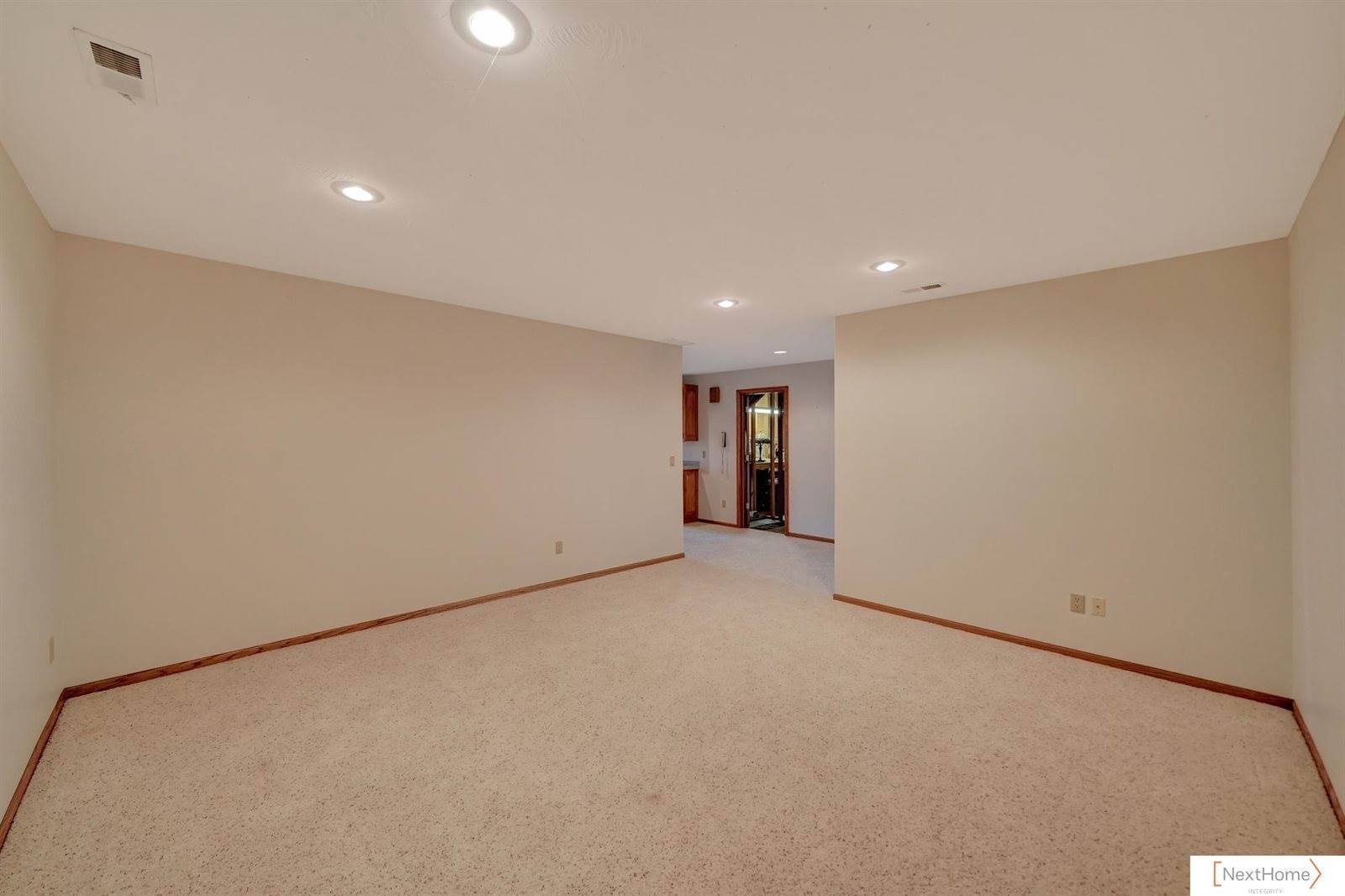 9084 N 14 Street, Lincoln, NE 68531