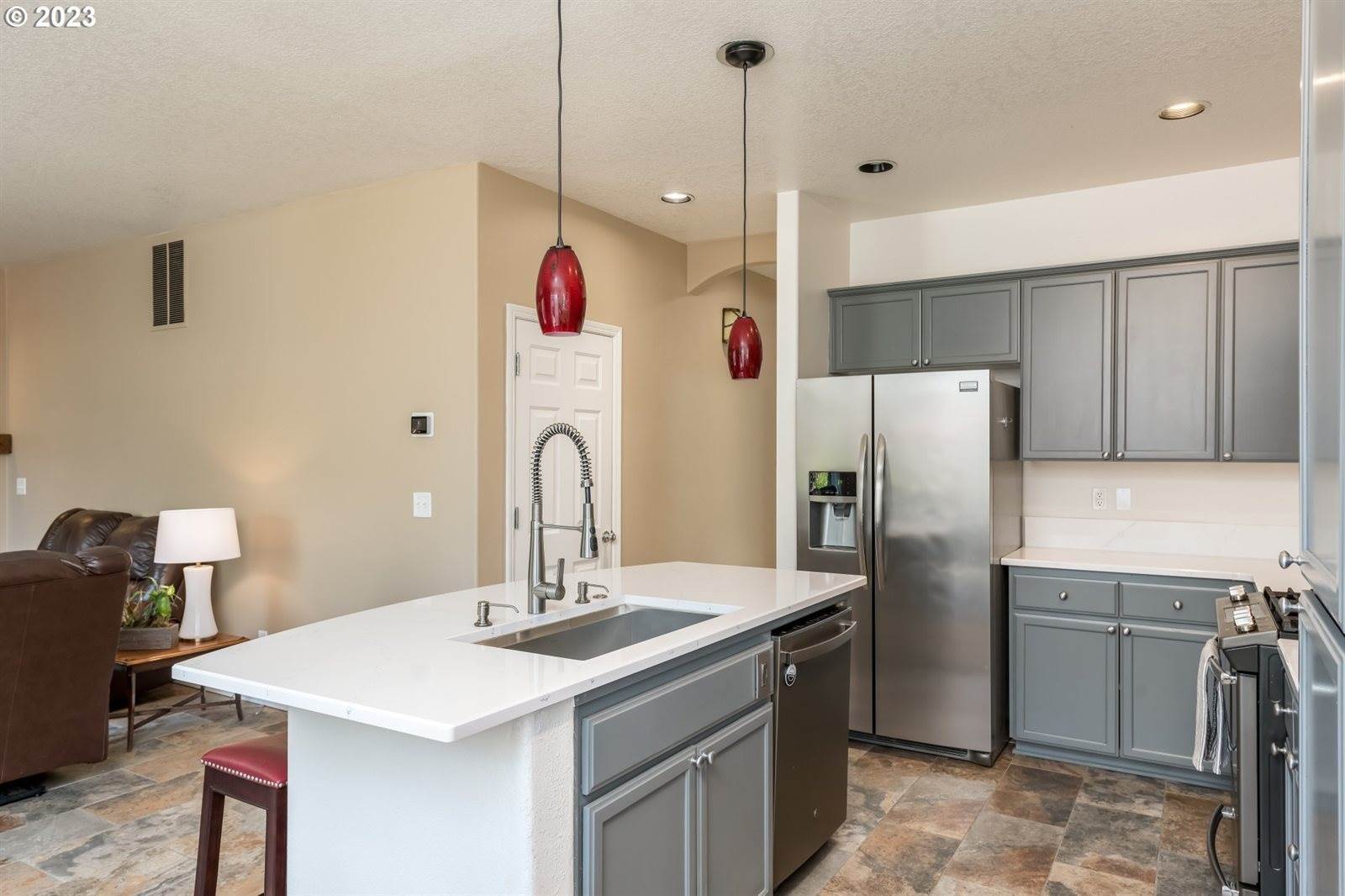 1091 SE Portlandia Ave, Hillsboro, OR 97123
