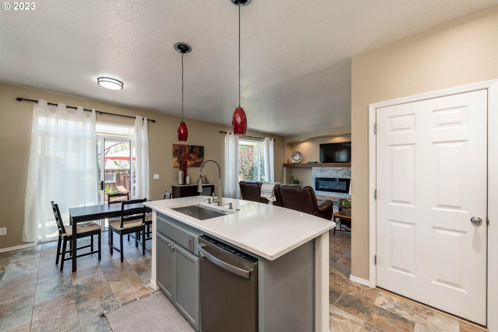 1091 SE Portlandia Ave, Hillsboro, OR 97123