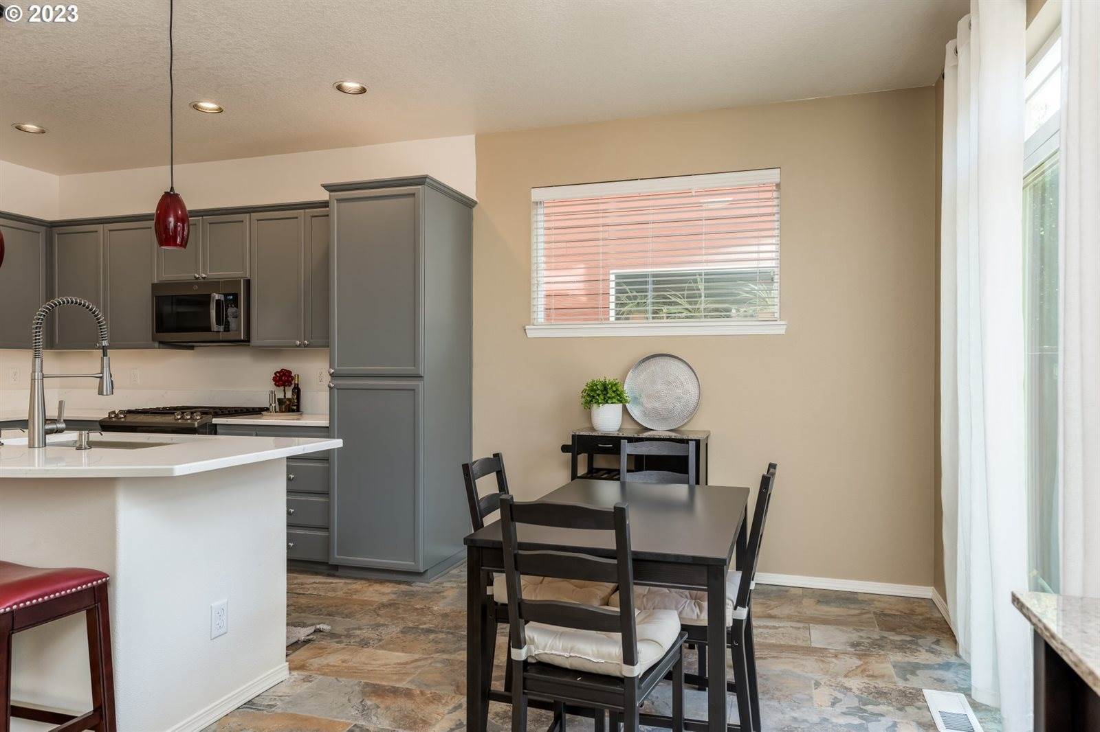 1091 SE Portlandia Ave, Hillsboro, OR 97123