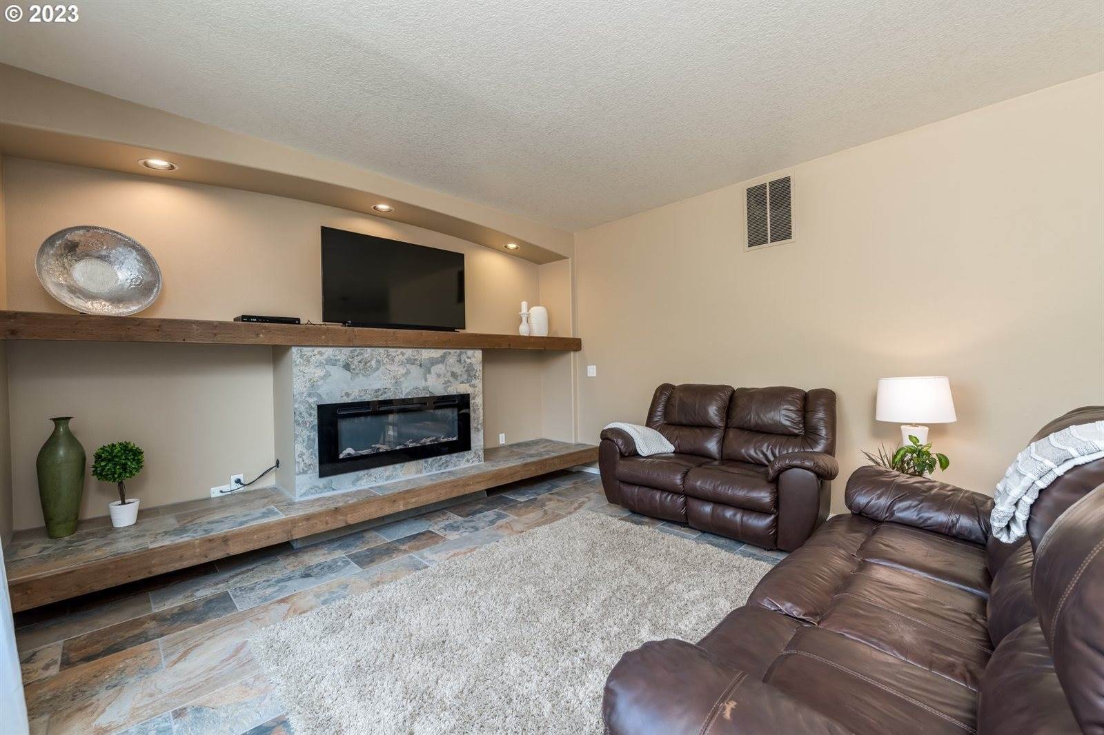 1091 SE Portlandia Ave, Hillsboro, OR 97123
