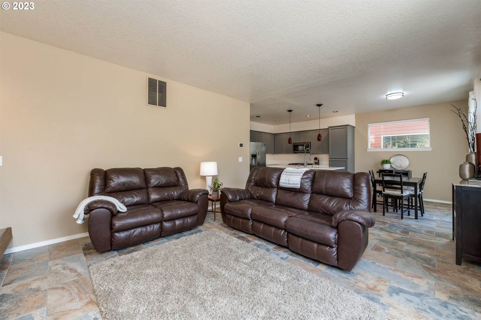 1091 SE Portlandia Ave, Hillsboro, OR 97123
