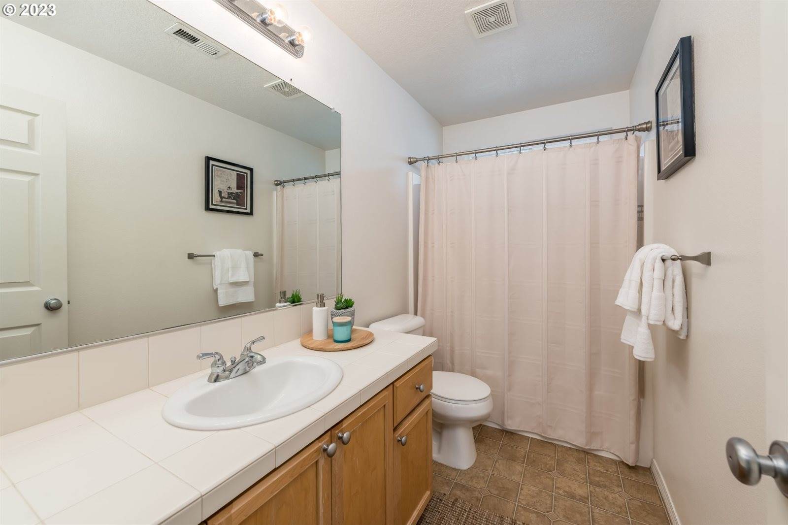 1091 SE Portlandia Ave, Hillsboro, OR 97123
