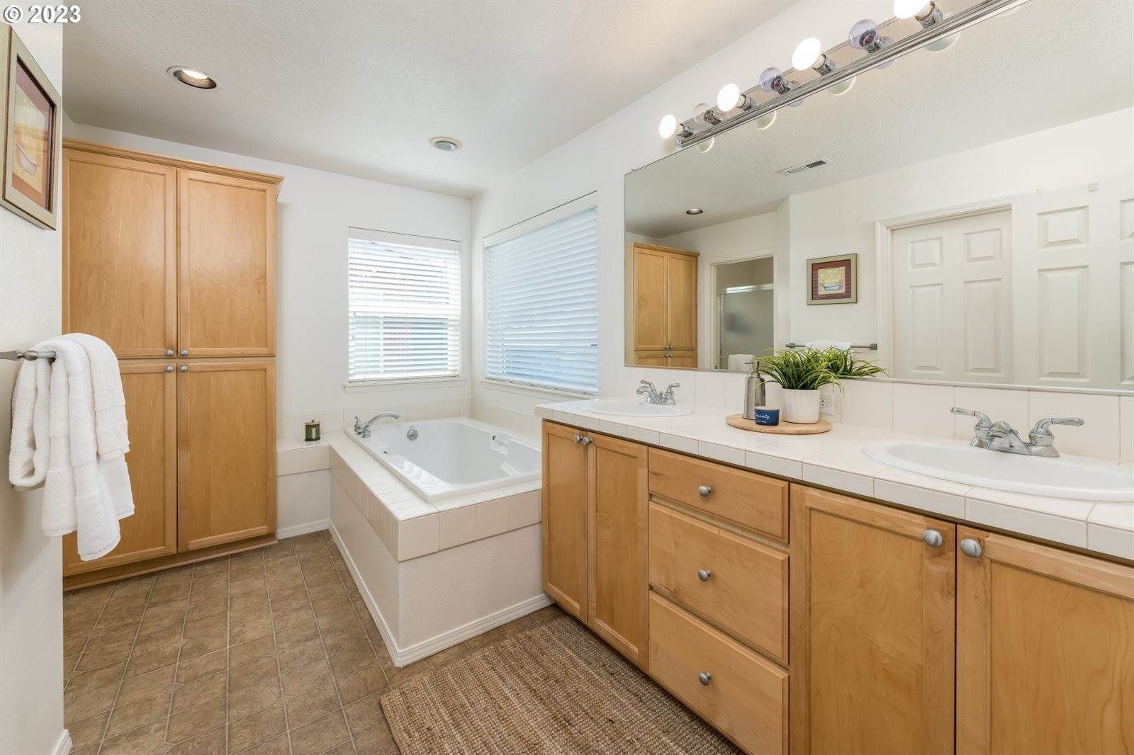 1091 SE Portlandia Ave, Hillsboro, OR 97123