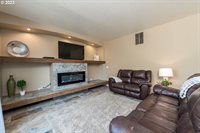 1091 SE Portlandia Ave, Hillsboro, OR 97123