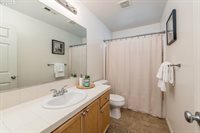 1091 SE Portlandia Ave, Hillsboro, OR 97123