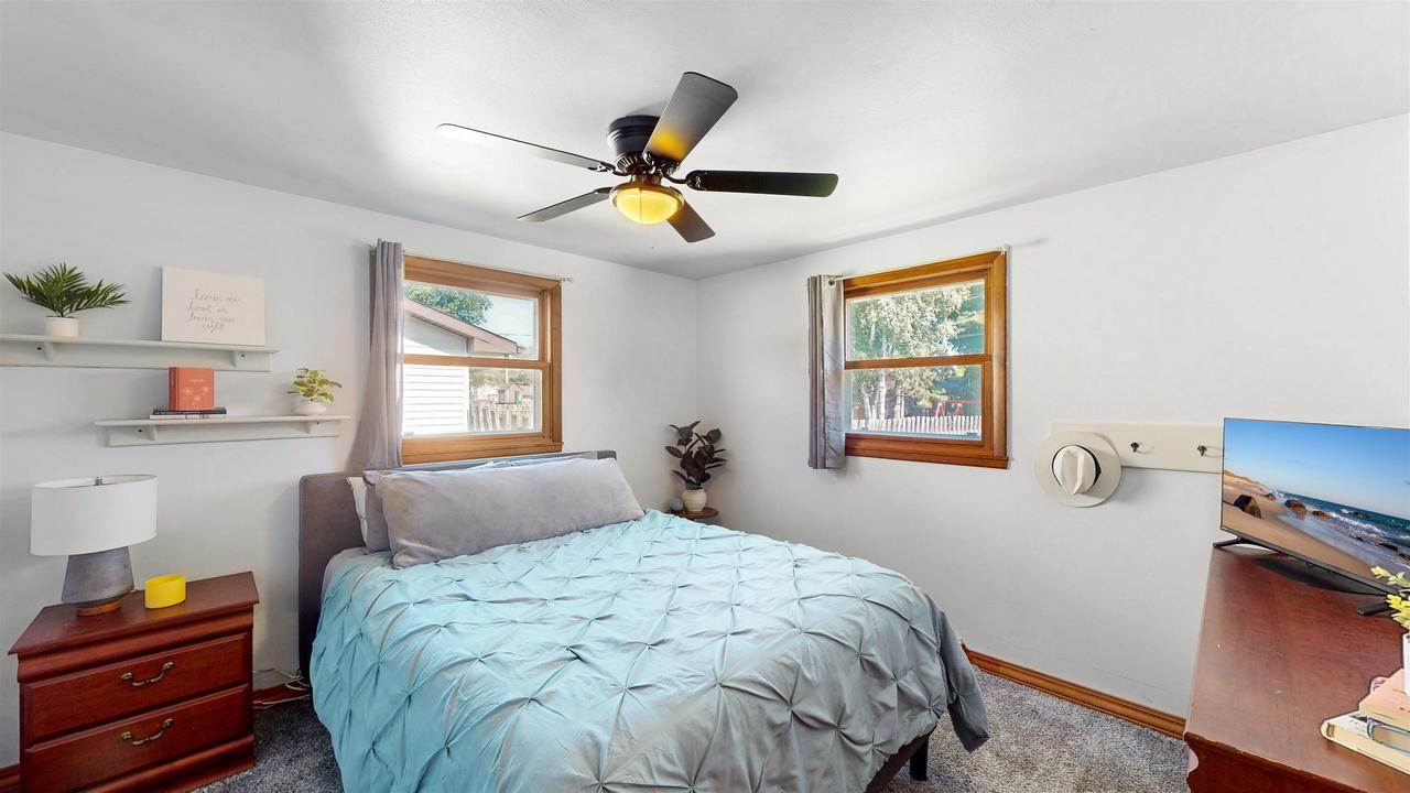 1510 Lindale Lane, Green Bay, WI 54304