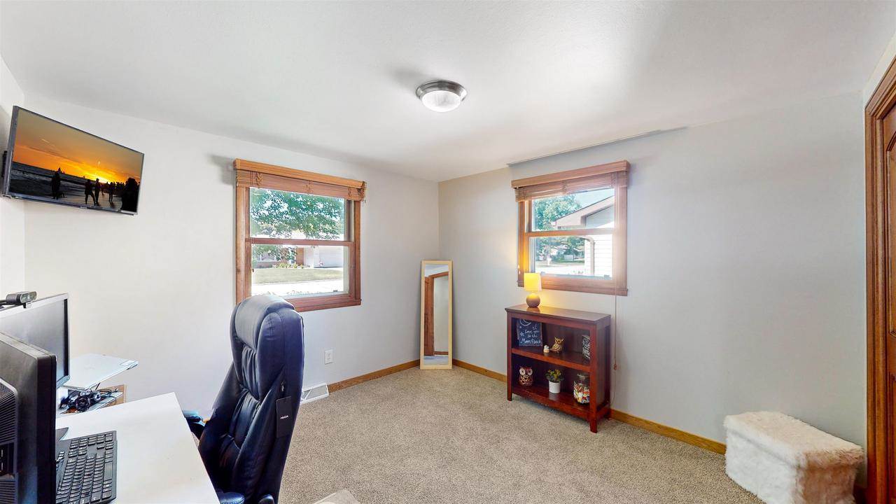 1510 Lindale Lane, Green Bay, WI 54304