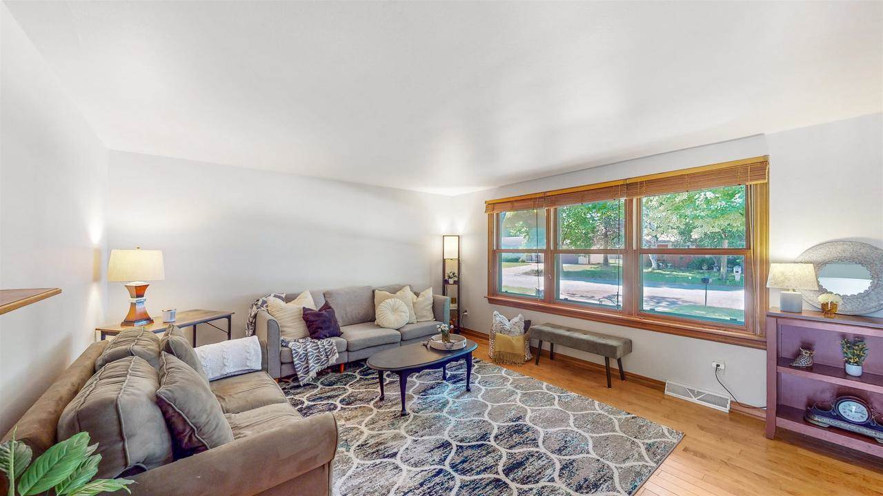 1510 Lindale Lane, Green Bay, WI 54304