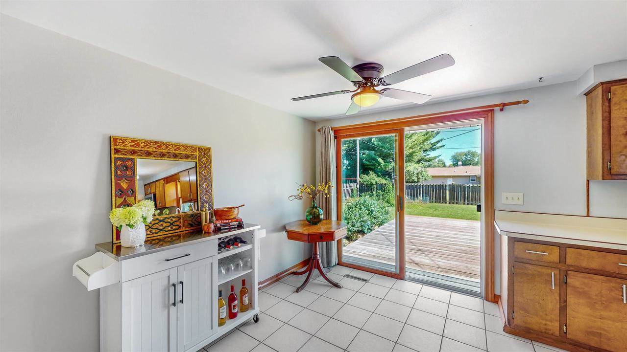 1510 Lindale Lane, Green Bay, WI 54304