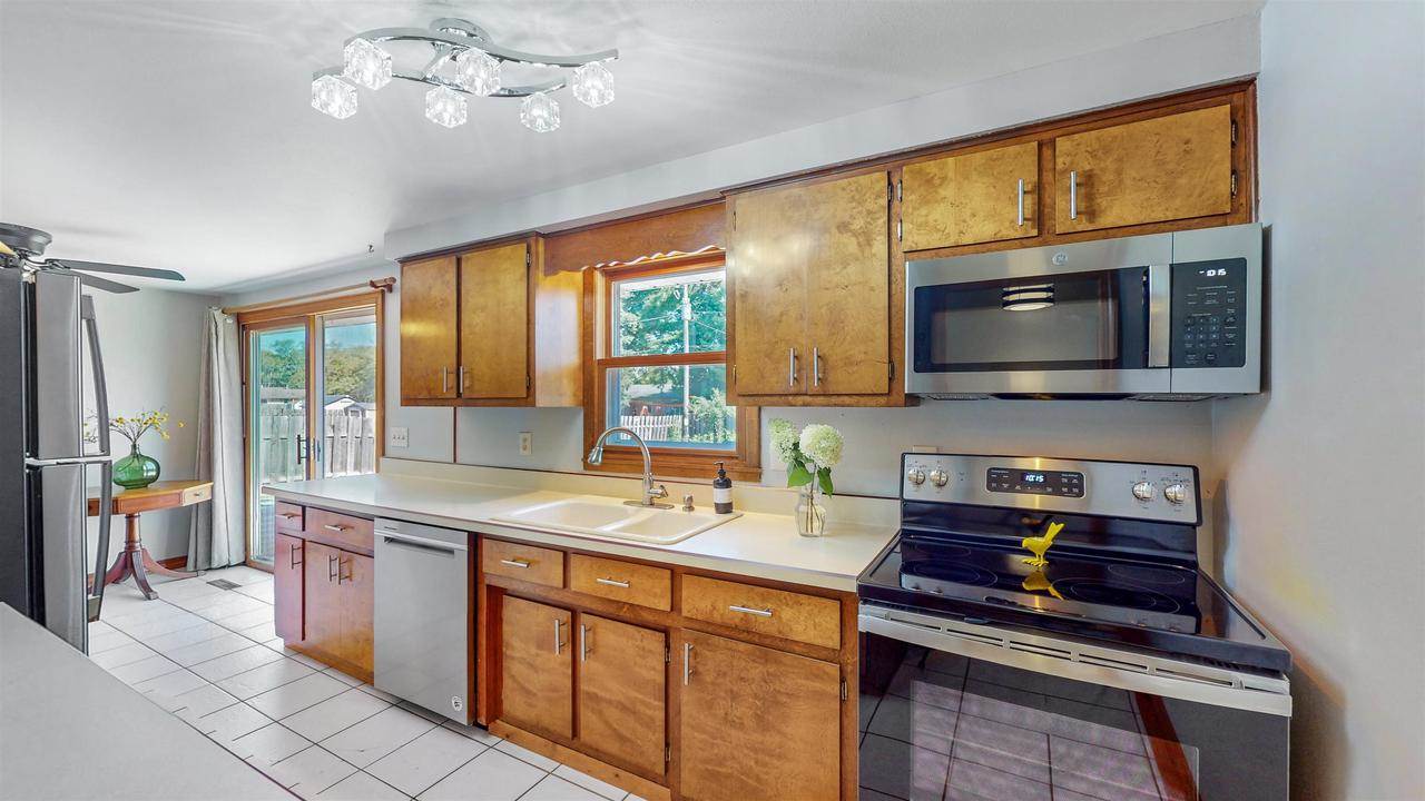 1510 Lindale Lane, Green Bay, WI 54304