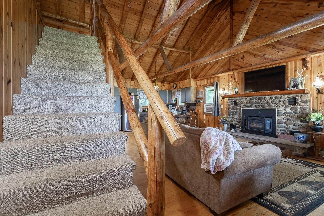 406 State Highway 22, Cecil, WI 54111