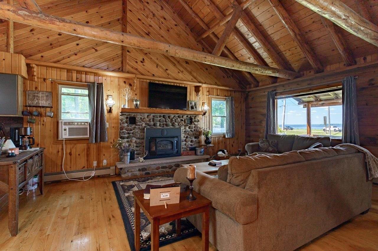 406 State Highway 22, Cecil, WI 54111