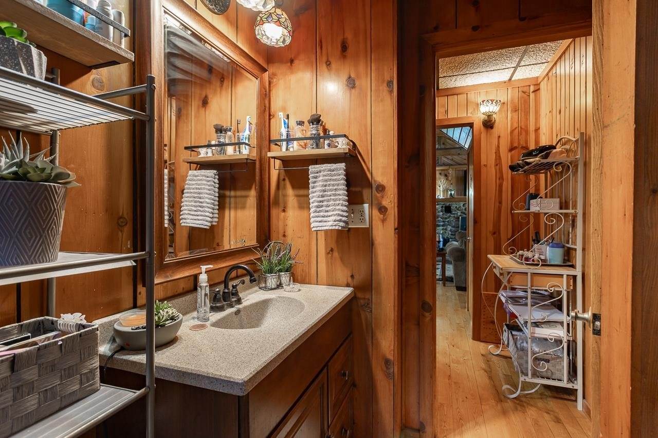 406 State Highway 22, Cecil, WI 54111