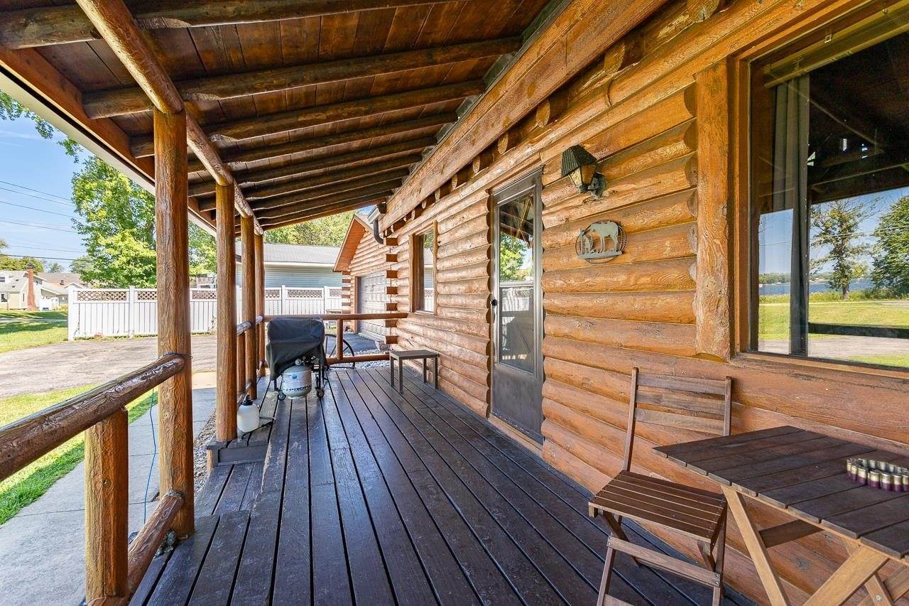 406 State Highway 22, Cecil, WI 54111