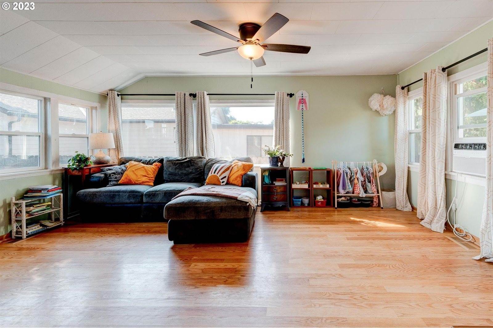 1610 4TH St, ColumbiaCity, OR 97018