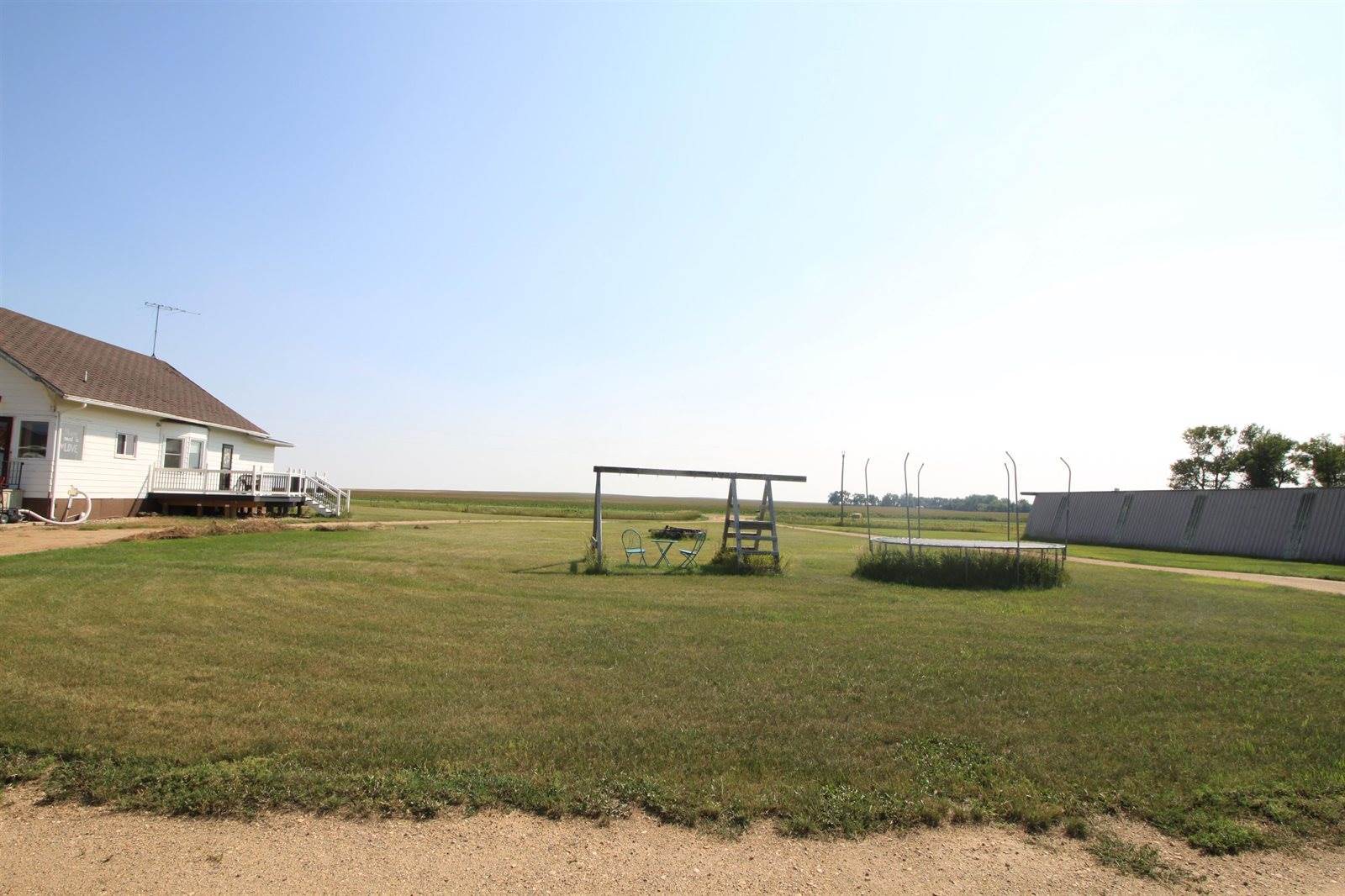 6860 34th St NW, Parshall, ND 58770