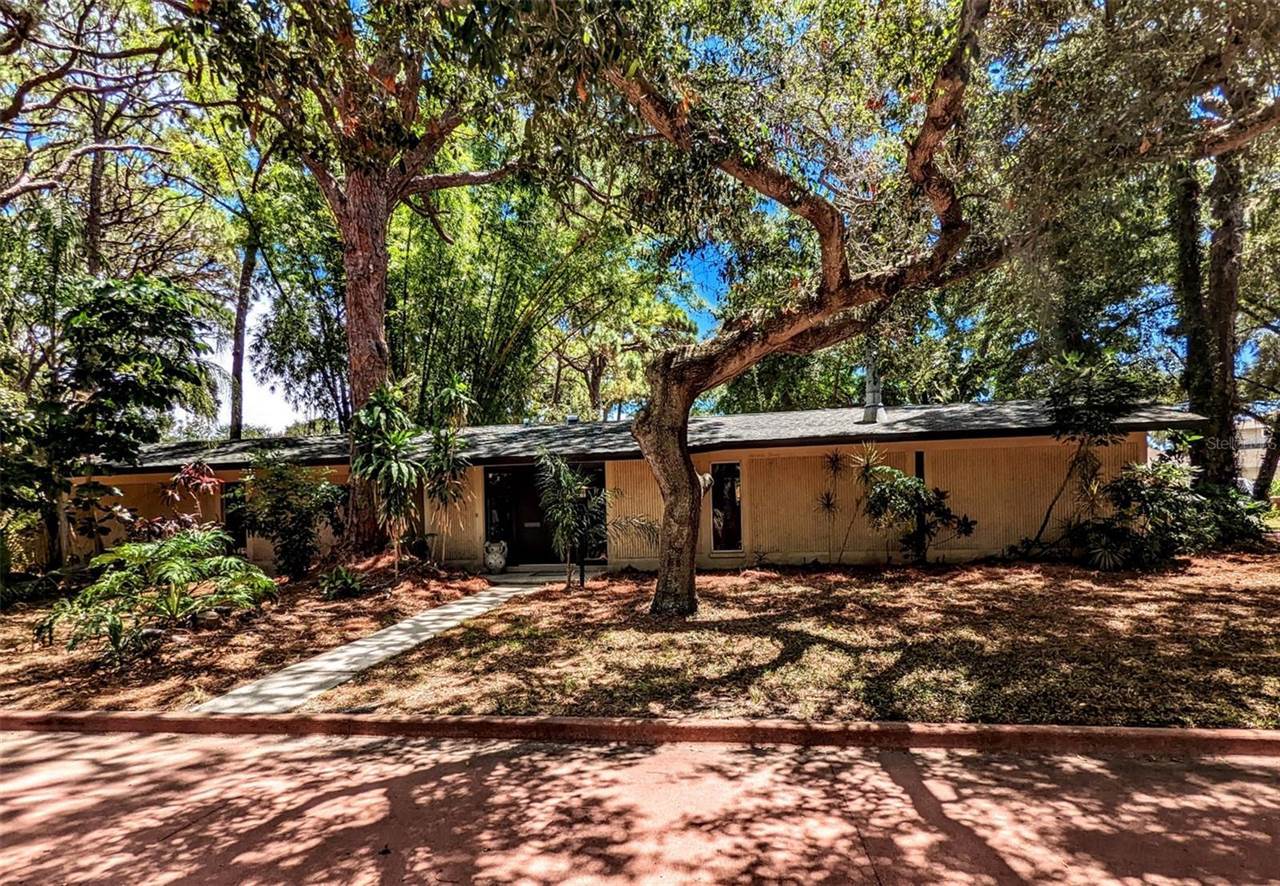 1320 Serpentine Drive South, Saint Petersburg, FL 33705