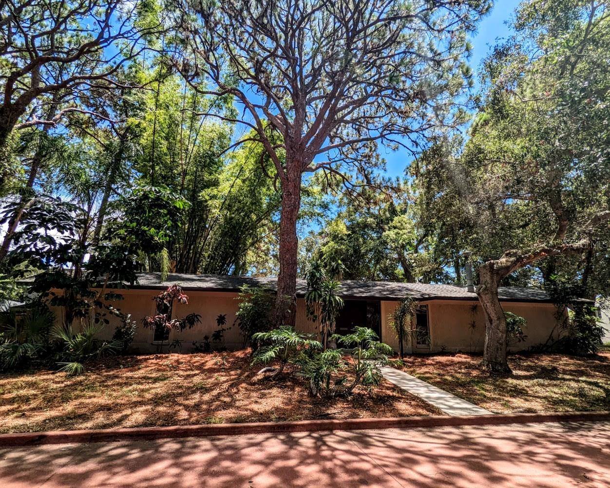 1320 Serpentine Drive South, Saint Petersburg, FL 33705