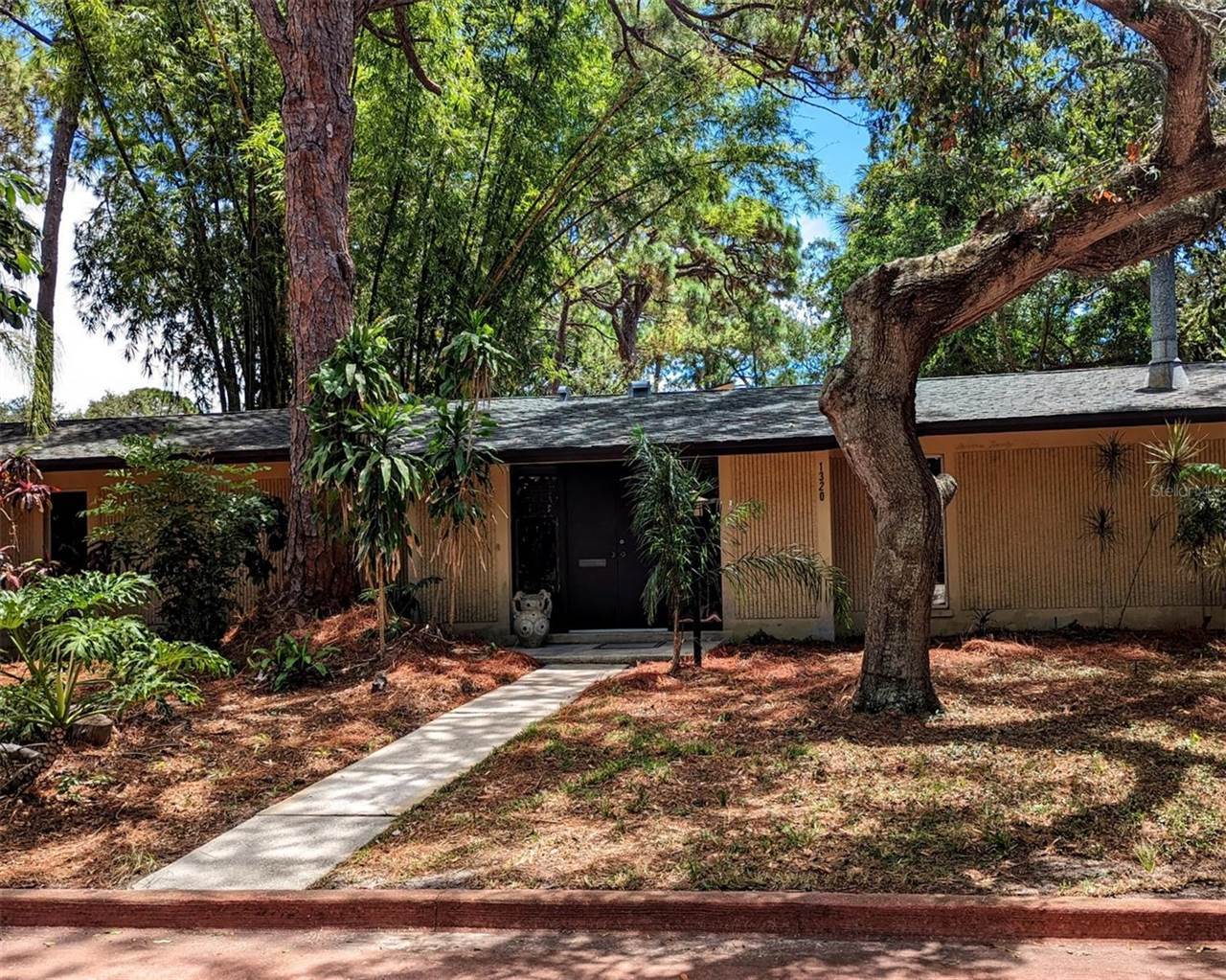 1320 Serpentine Drive South, Saint Petersburg, FL 33705