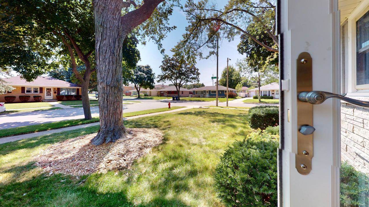 7824 W Verona COURT, Milwaukee, WI 53219
