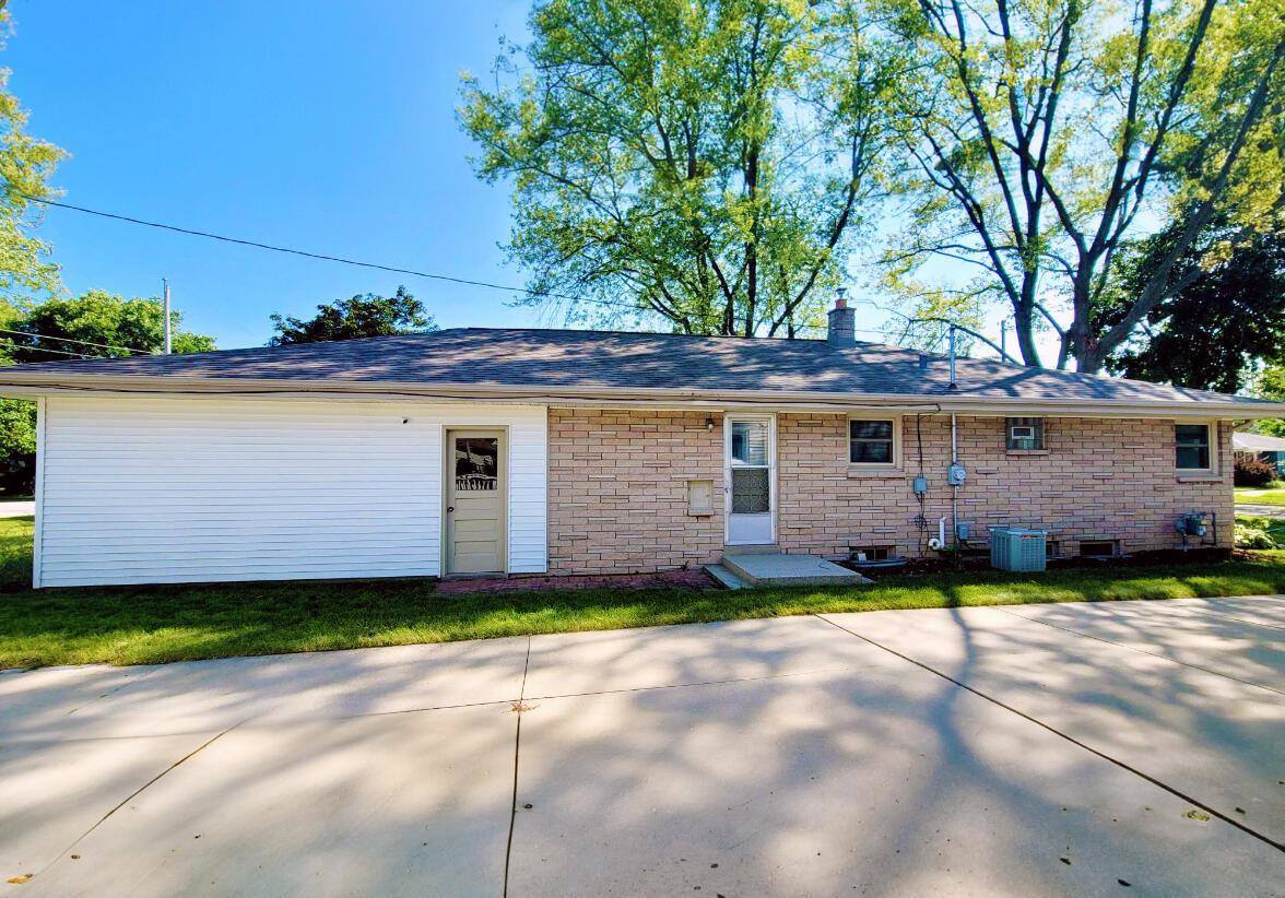 7824 W Verona COURT, Milwaukee, WI 53219